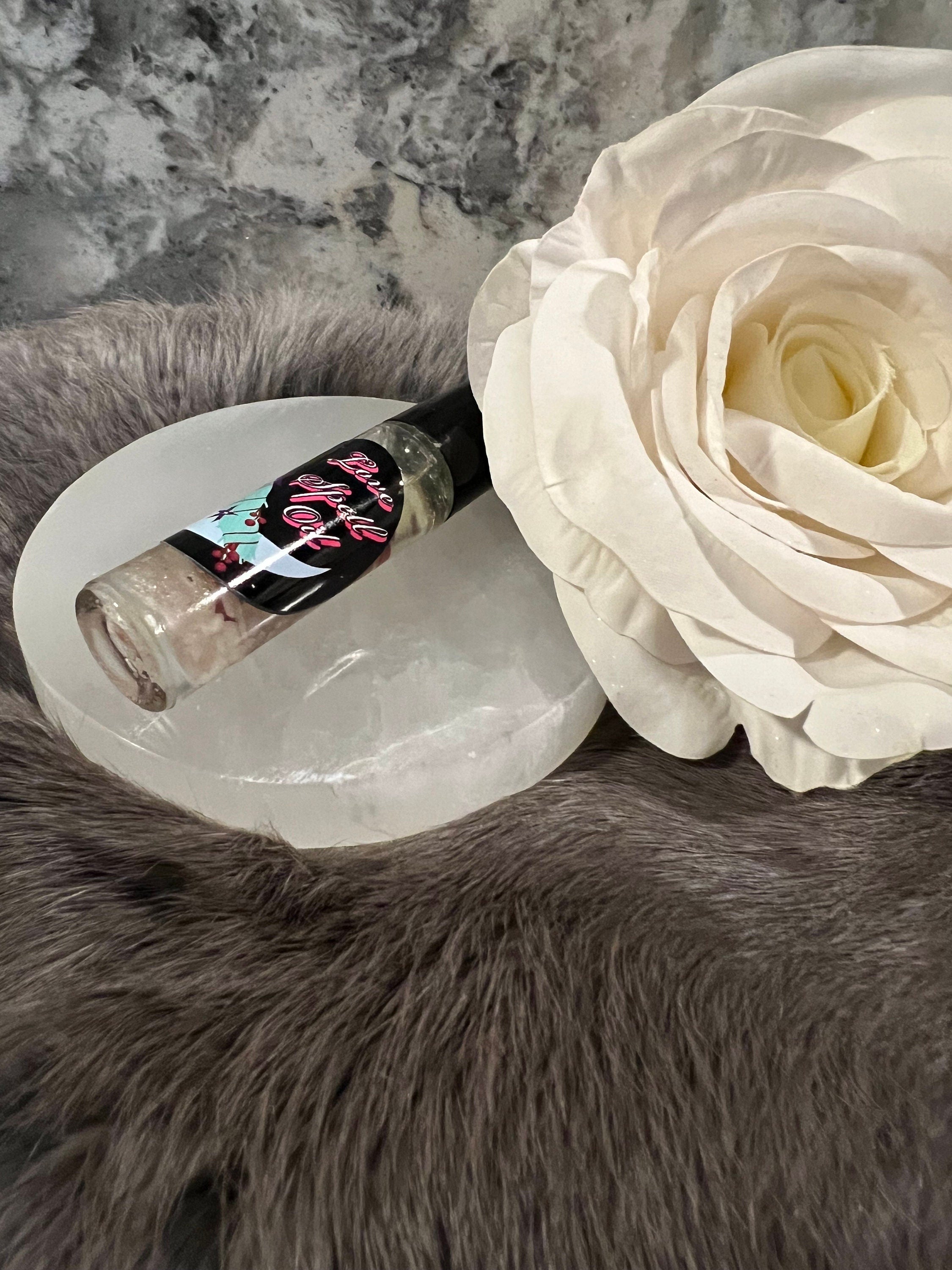 Rose Quartz Love Spell Oil – Herb Infused Attraction Oil