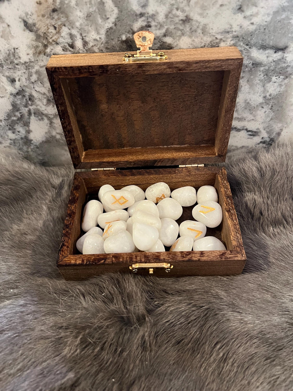 Quartz Elder Futhark Rune Set – Viking Divination Runes with Vegvisir Box
