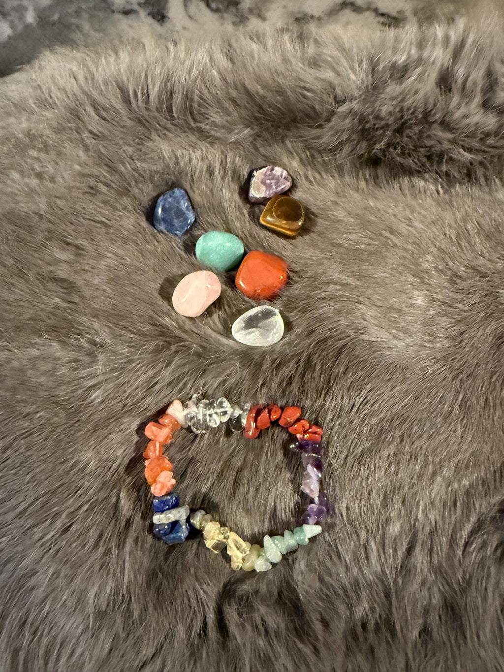 Chakra Stone Gift Set: 7 Gemstone Tumbles and Gemstone Chip Bracelet