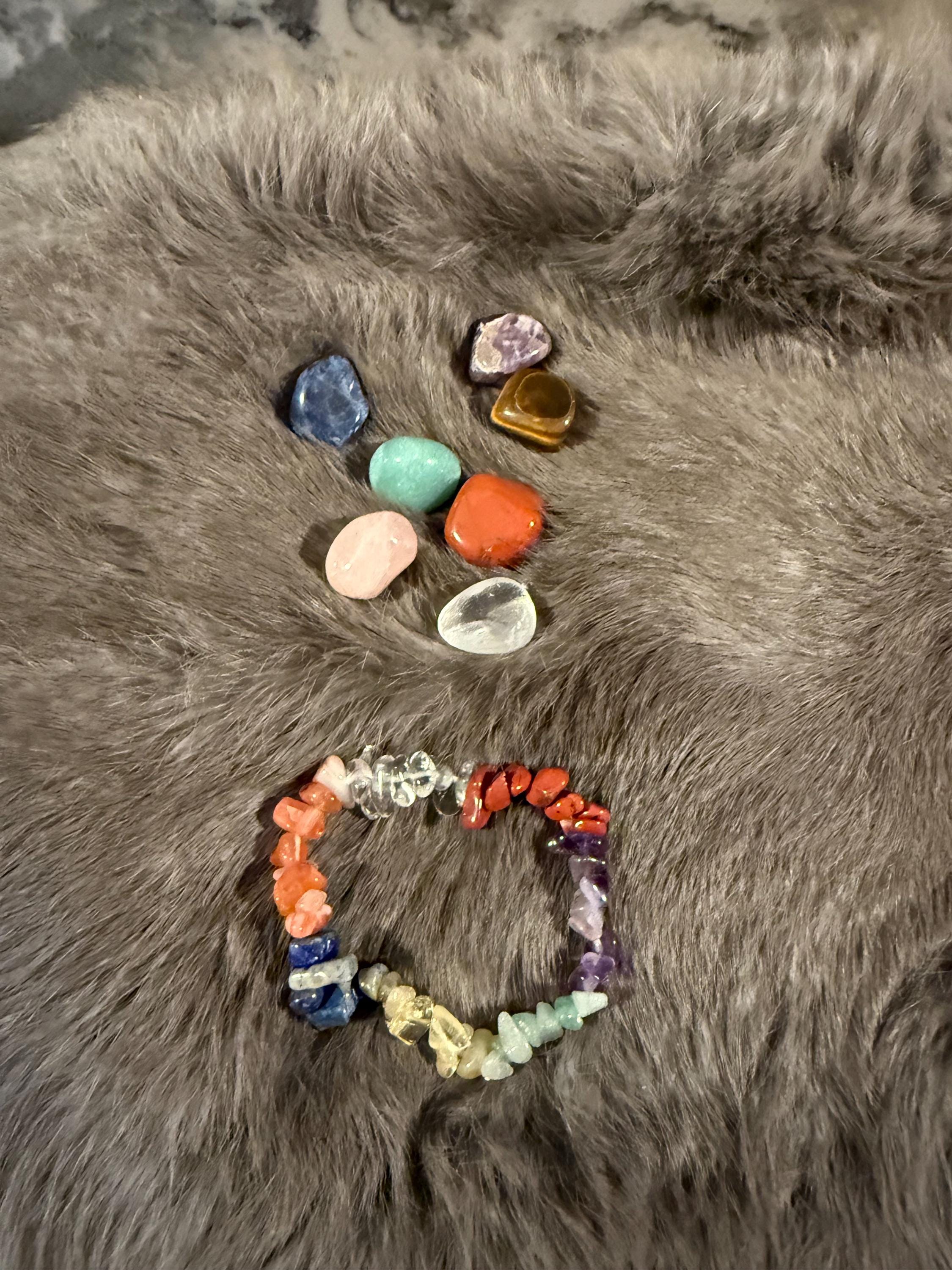 Chakra Stone Gift Set: 7 Gemstone Tumbles and Gemstone Chip Bracelet