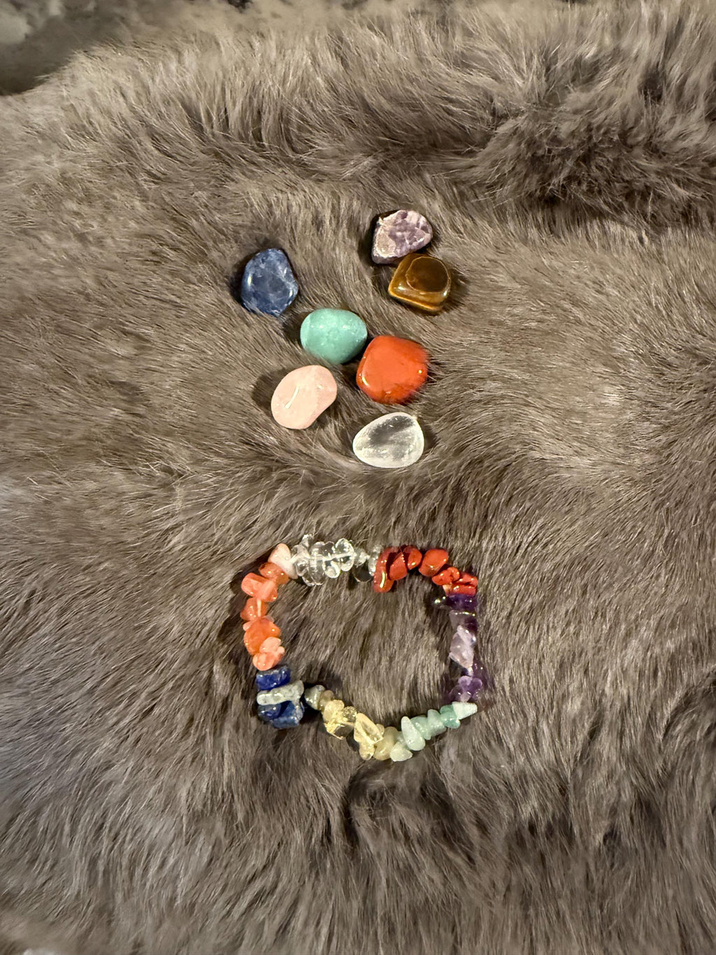 Chakra Stone Gift Set: 7 Gemstone Tumbles and Gemstone Chip Bracelet