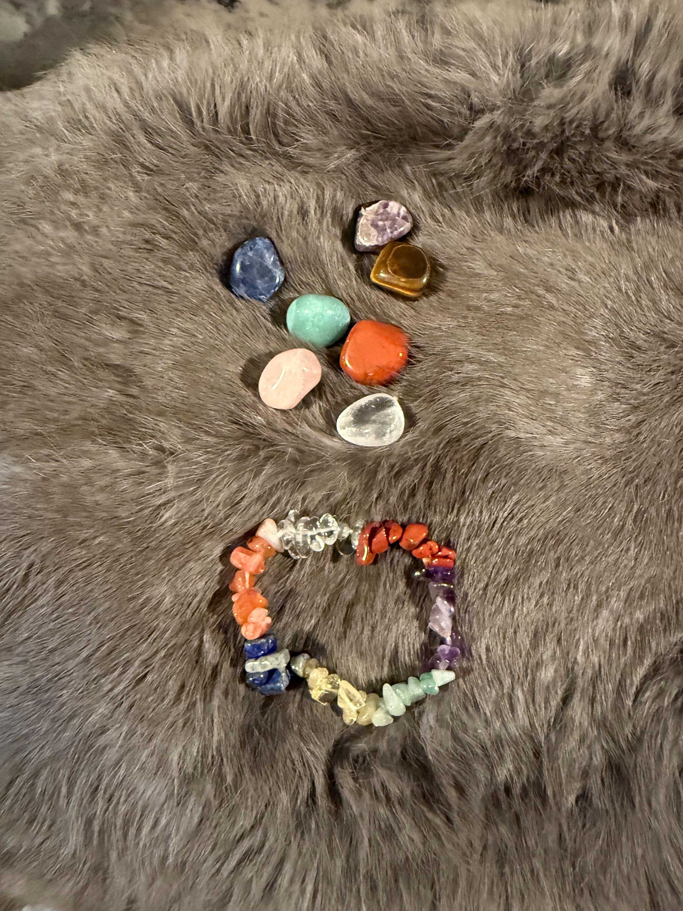 Chakra Stone Gift Set: 7 Gemstone Tumbles and Gemstone Chip Bracelet