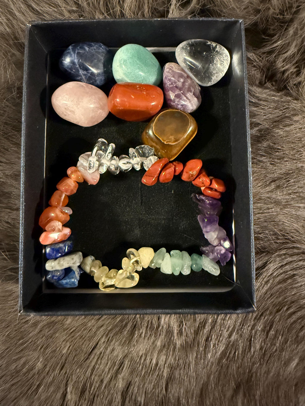 Chakra Stone Gift Set: 7 Gemstone Tumbles and Gemstone Chip Bracelet