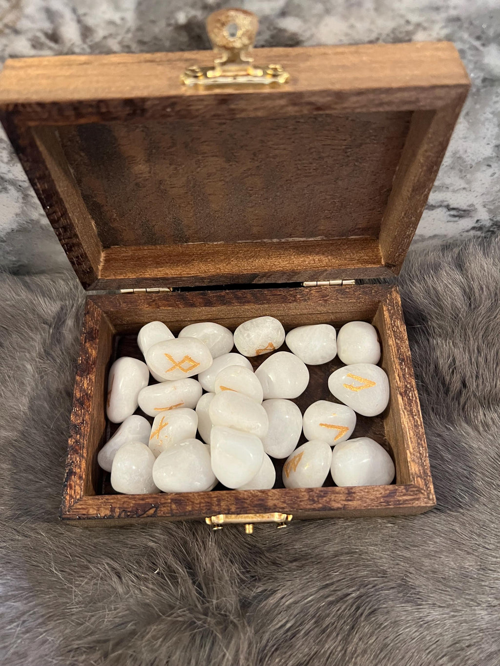Quartz Elder Futhark Rune Set – Viking Divination Runes with Vegvisir Box