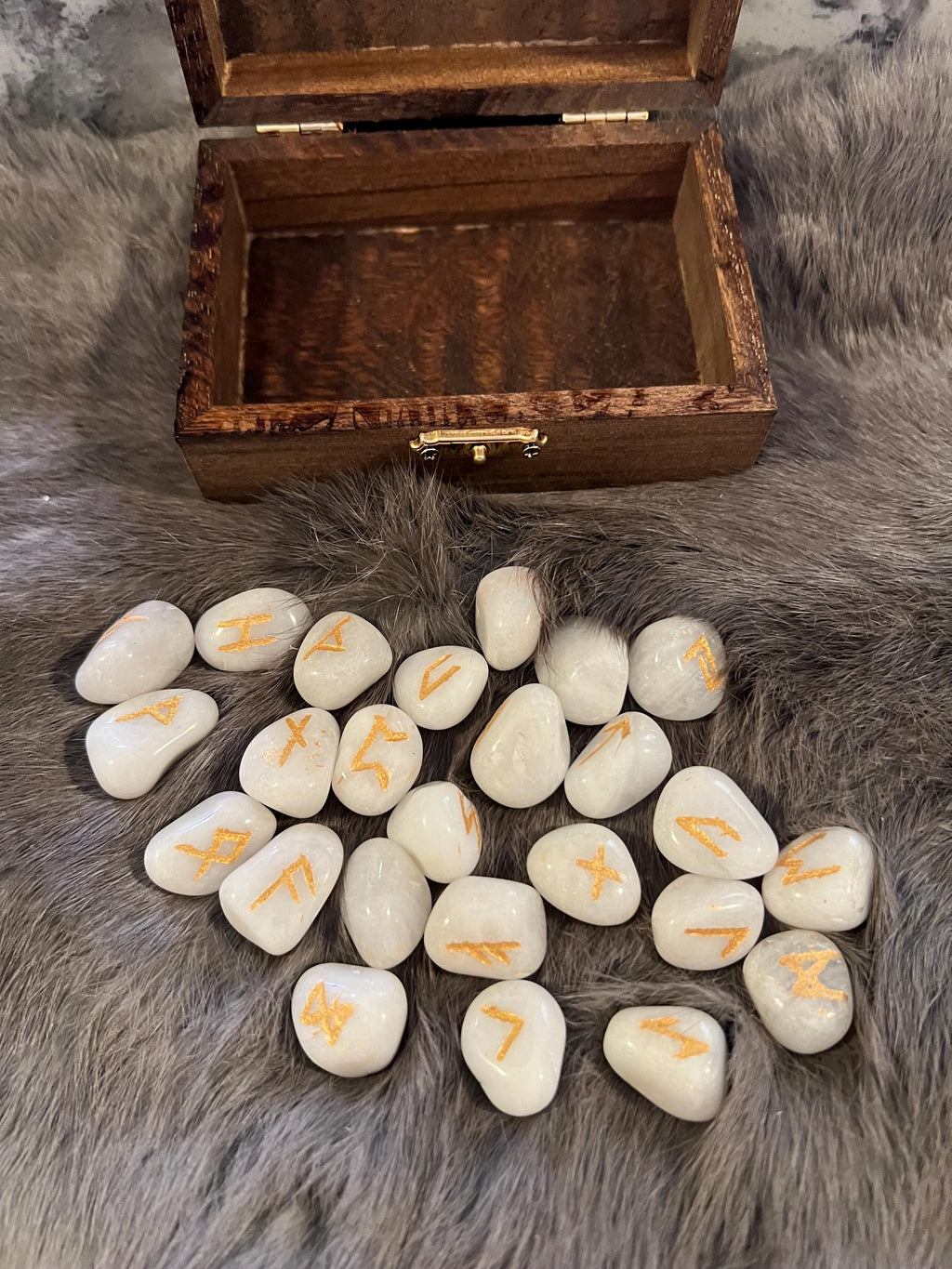 Quartz Elder Futhark Rune Set – Viking Divination Runes with Vegvisir Box